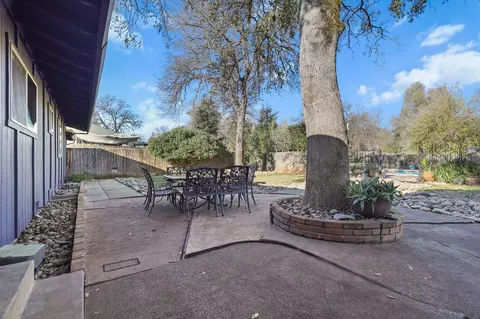 Exterior - 3404 Snavely Dr, Redding, CA 96003 photo 4 of 28
