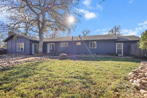 Exterior - 3404 Snavely Dr, Redding, CA 96003 photo 11 of 28