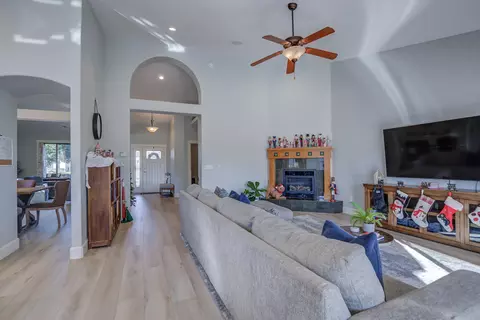 Entry Way - 4105 Winter Green Ct, Redding, CA 96001 photo 4 of 7