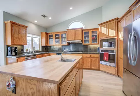 Kitchen - 4105 Winter Green Ct, Redding, CA 96001 photo 3 of 4