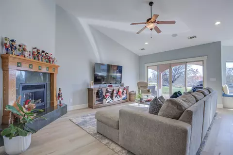 Living - 4105 Winter Green Ct, Redding, CA 96001 photo 1 of 1
