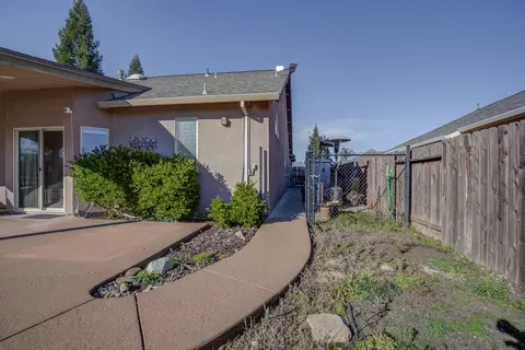 Exterior - 4105 Winter Green Ct, Redding, CA 96001 photo 8 of 9