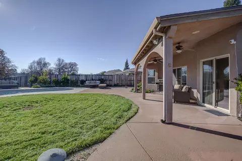 Exterior - 4105 Winter Green Ct, Redding, CA 96001 photo 7 of 9