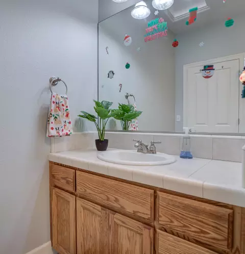 Bath - 4105 Winter Green Ct, Redding, CA 96001 photo 1 of 6