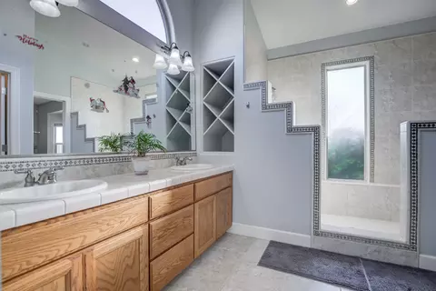 Bath - 4105 Winter Green Ct, Redding, CA 96001 photo 6 of 6