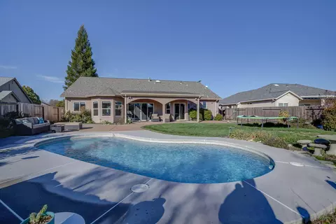 Exterior - 4105 Winter Green Ct, Redding, CA 96001 photo 3 of 9