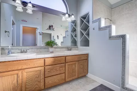 Bath - 4105 Winter Green Ct, Redding, CA 96001 photo 2 of 6