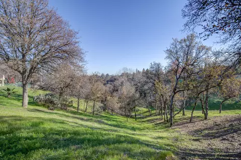 Exterior - 4105 Winter Green Ct, Redding, CA 96001 photo 4 of 9