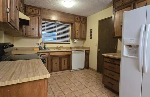 809 North St, Yreka, CA 96097 photo 4