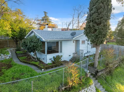 Exterior - 2077 Skyline Dr, Redding, CA 96001 photo 1 of 8