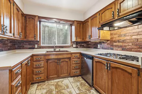 Kitchen - 2077 Skyline Dr, Redding, CA 96001 photo 2 of 4