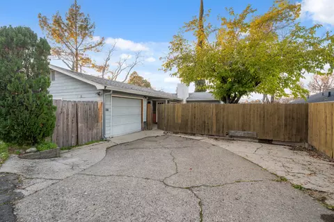 Exterior - 2077 Skyline Dr, Redding, CA 96001 photo 8 of 8