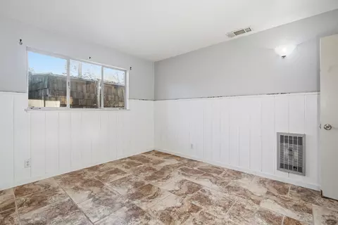 Bedroom - 2077 Skyline Dr, Redding, CA 96001 photo 2 of 4
