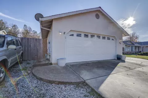 866 Fountain Cir, Redding, CA 96003 photo 5
