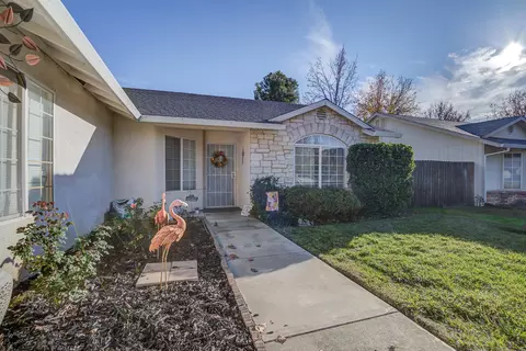 866 Fountain Cir, Redding, CA 96003 photo 3