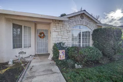 866 Fountain Cir, Redding, CA 96003 photo 2