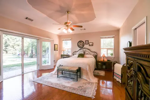 Bedroom - 6639 Riata Dr, Redding, CA 96002 photo 4 of 6
