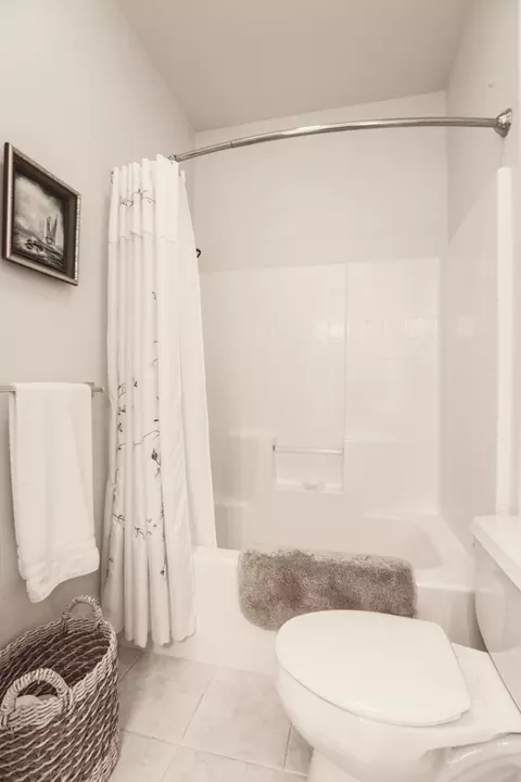Bath - 6639 Riata Dr, Redding, CA 96002 photo 2 of 8