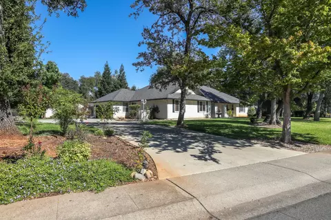 Exterior - 6639 Riata Dr, Redding, CA 96002 photo 2 of 27