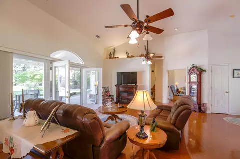 Living - 6639 Riata Dr, Redding, CA 96002 photo 1 of 2