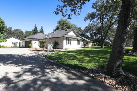 Exterior - 6639 Riata Dr, Redding, CA 96002 photo 3 of 27