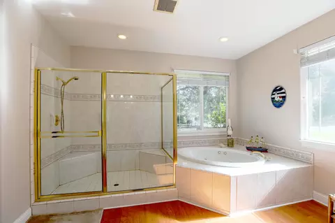Bath - 6639 Riata Dr, Redding, CA 96002 photo 4 of 8