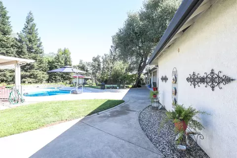 Exterior - 6639 Riata Dr, Redding, CA 96002 photo 9 of 27