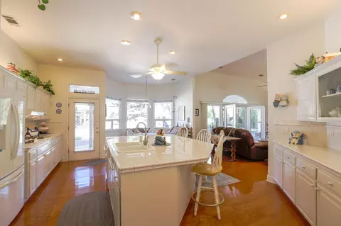 Kitchen - 6639 Riata Dr, Redding, CA 96002 photo 2 of 6