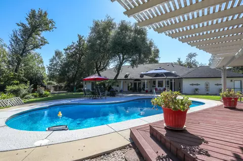 Exterior - 6639 Riata Dr, Redding, CA 96002 photo 23 of 27