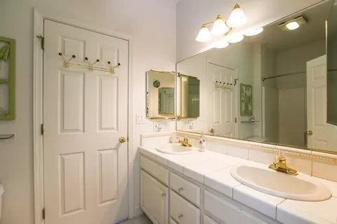 Bath - 6639 Riata Dr, Redding, CA 96002 photo 1 of 8