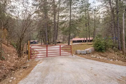17796 Obrien Inlet Rd, Lakehead, CA 96051