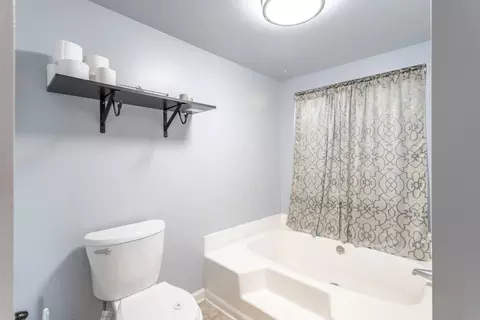 Bath - 4720 Enchanted Way, Redding, CA 96001 photo 1 of 2