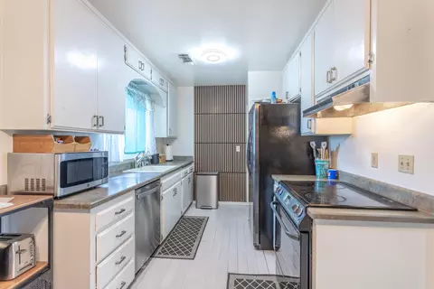 Kitchen - 4720 Enchanted Way, Redding, CA 96001 photo 1 of 3