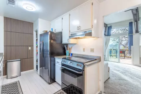 Kitchen - 4720 Enchanted Way, Redding, CA 96001 photo 3 of 3