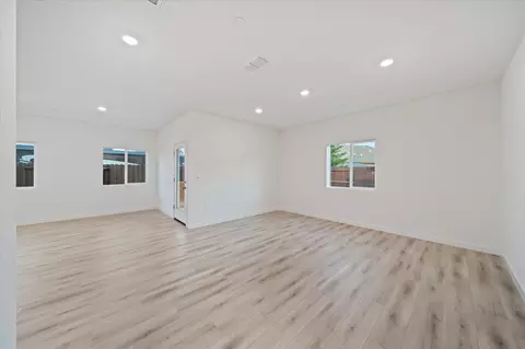 4181 Haleakala Ave, Redding, CA 96001 photo 4