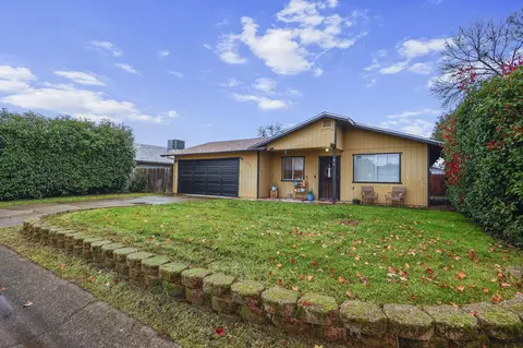 1220 Pershing St, Redding, CA 96003 photo 2