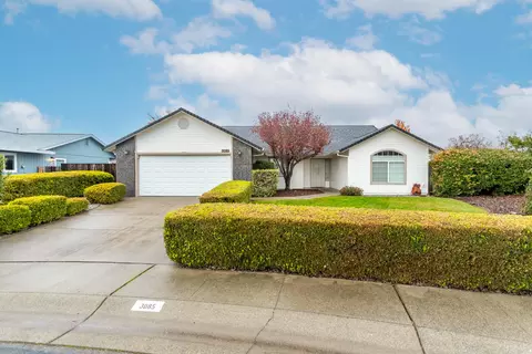 3085 Seminole Dr, Redding, CA 96001
