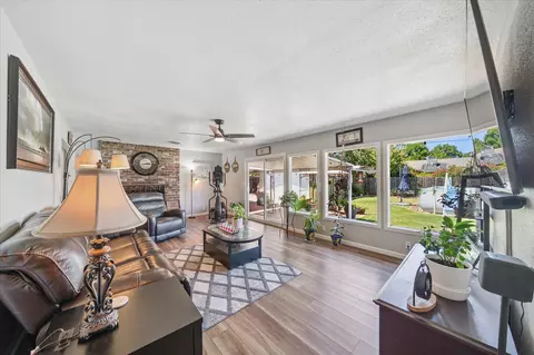 2912 Squire Ave, Redding, CA 96002
