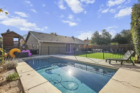 1949 Catherine Way, Redding, CA 96002 photo 2