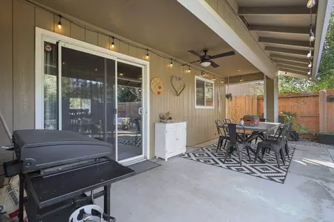 1949 Catherine Way, Redding, CA 96002 photo 27