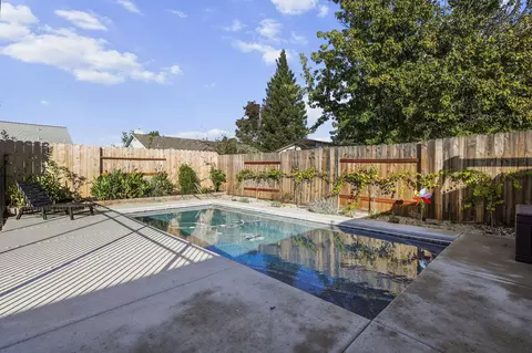 1949 Catherine Way, Redding, CA 96002 photo 23