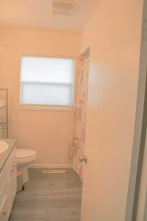 Bath - 1710 Luning St, Red Bluff, CA 96080 photo 1 of 1