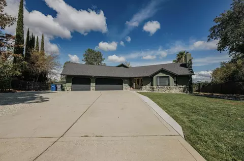 Exterior - 4204 Sudden Wind Ct, Redding, CA 96001 photo 6 of 11
