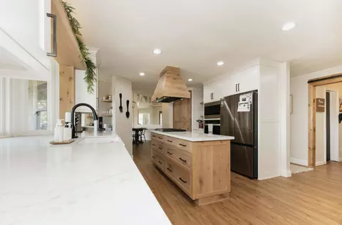 Kitchen - 4204 Sudden Wind Ct, Redding, CA 96001 photo 7 of 10