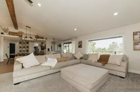 Living - 4204 Sudden Wind Ct, Redding, CA 96001 photo 5 of 9