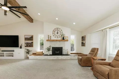 Living - 4204 Sudden Wind Ct, Redding, CA 96001 photo 3 of 9