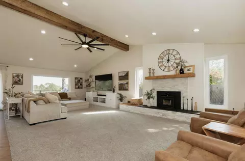 Living - 4204 Sudden Wind Ct, Redding, CA 96001 photo 2 of 9