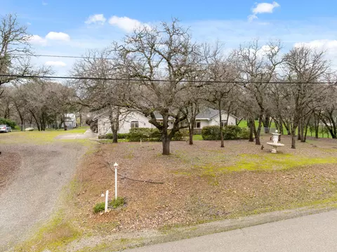 Exterior - 14535 Molluc Dr, Red Bluff, CA 96080 photo 11 of 21