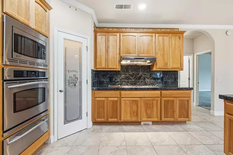Kitchen - 14535 Molluc Dr, Red Bluff, CA 96080 photo 6 of 7
