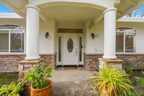 Entry Way - 14535 Molluc Dr, Red Bluff, CA 96080 photo 6 of 6